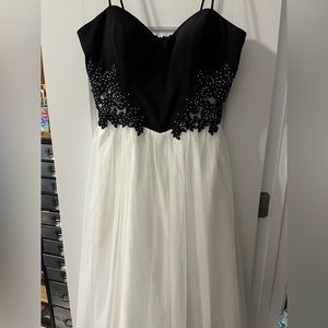 Perfect condition, worn once, comfortable, tule skirt, velvet and mesh top